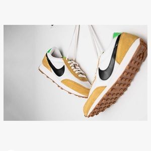 Yellow wheat black Nike daybreak sneakers